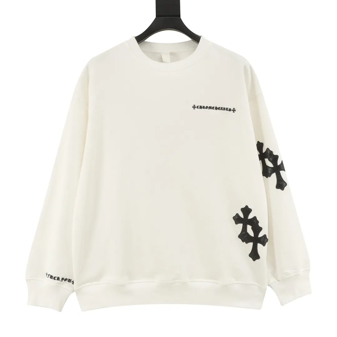 🅿️500 Chrome Hearts/Chrome Hearts 25Fw leather label cross patch embroidered round neck sweatshirt CH24 autumn and winter new leather cross flower cluster sweatshirt, Chrome Hearts has the religious spirit of the Middle Ages, so the cross pattern is indispensable. The cross pattern sewn with the three-dimensional leather label is spread all over the body. The overall clothing is matched with the same color leather label, which looks simple and elegant, and adds a sense of class, which can satisfy the cool style of fashionistas who pursue low-key luxury. 430 grams of 100% cotton terry, no gender restrictions, authentic grade! Color: black, white Size: XS-L